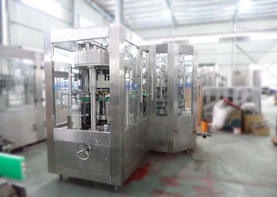 フル オートマチックのフルーツ ジュースの充填機8000b/Hプラスチック ペットびんの充填機 サプライヤー