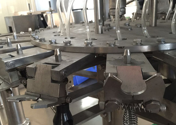 28000BPHジュースのびん詰めにする機械自動液体のびんの充填機 サプライヤー